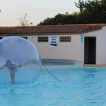캠프장 Zecamping 3 Etoiles Chiens Acceptes Salle Fitness Piscine Couverte 3*